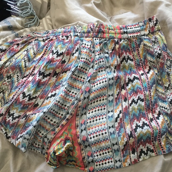 Patterned Shorts - Picture 3 of 4